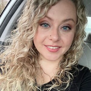 Meet your Posher, Holly